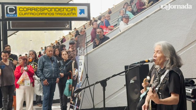 Trolebús toca en el Metro