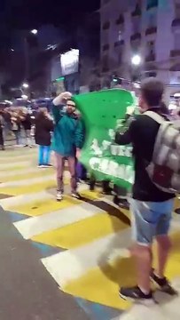 Ruidazo en Caballito contra las políticas de ajuste de Milei