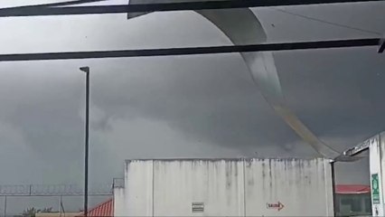 tn7-Torbellino-causó-pánico-en-feria-del-agricultor-de-Heredia--120925