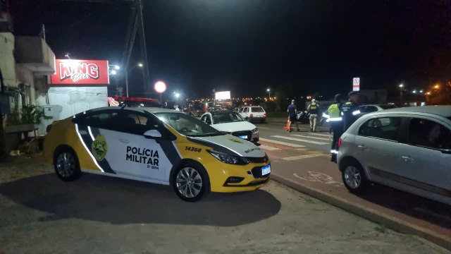 PM fecha o cerco: blitz pega motoristas bêbados e carros irregulares na madrugada