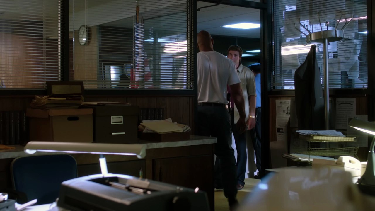 Poursuite blindée Film (2013) - Extrait - Dwayne Johnson vs Liam Hemsworth