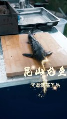 Drama China | Cdrama | Dracin | Seorang anak laki-laki malang menangkap CEO wanita berdada besar dengan ikan bakar. Ternyata dia guru sang kaisar. Setelah mengungkap identitasnya, mantan istrinya yang pemuja uang itu menelanjangi diri dan memohon ampun.