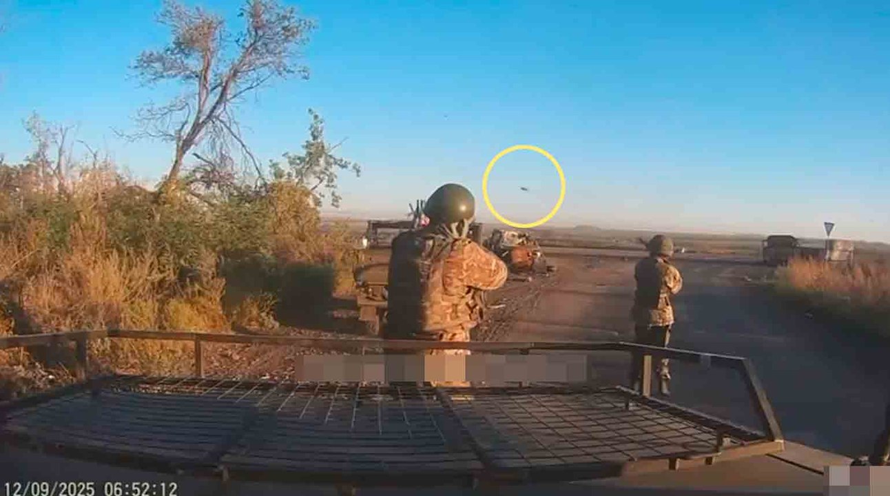 Ukrainische Drohne stoppt russischen Konvoi und verursacht Panik unter Soldaten!