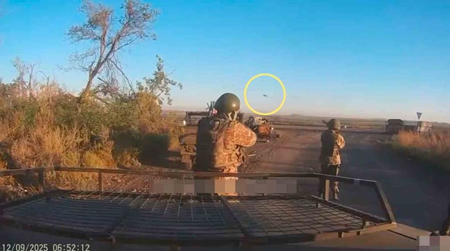 ウクライナのドローンがロシアの車列を阻止し、兵士たちにパニックを引き起こす！