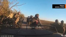 Oekraïense drone stopt Russische colonne en veroorzaakt paniek onder soldaten!