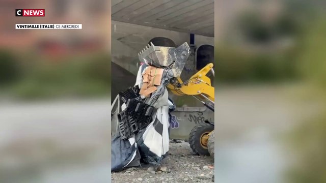 Italie : à Vintimille, un camp de migrants évacué à la pelleteuse