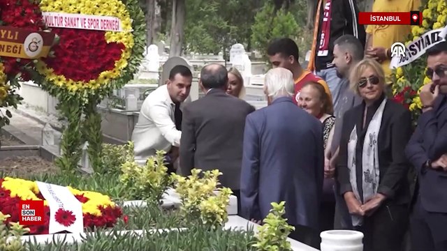Türk futbolunun ve Galatasaray'ın unutulmaz efsanesi Metin Oktay kabri başında anıldı