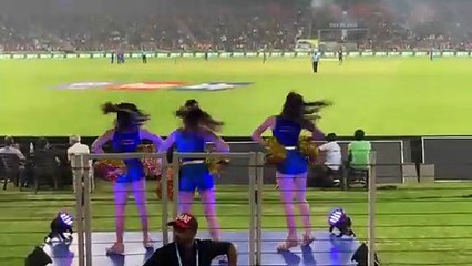 Cheerleader Dance Mumbai Indians At Narendra Modi Stadium