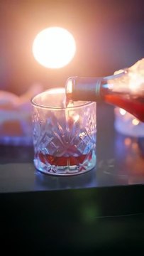 (6) Ending When they first met, he was a cold and reserved gynecologist who coldly told her to take off her pants for an examination, completely ignoring her blushing face. When they met again, he had become her blind date. She impulsively asked to book a