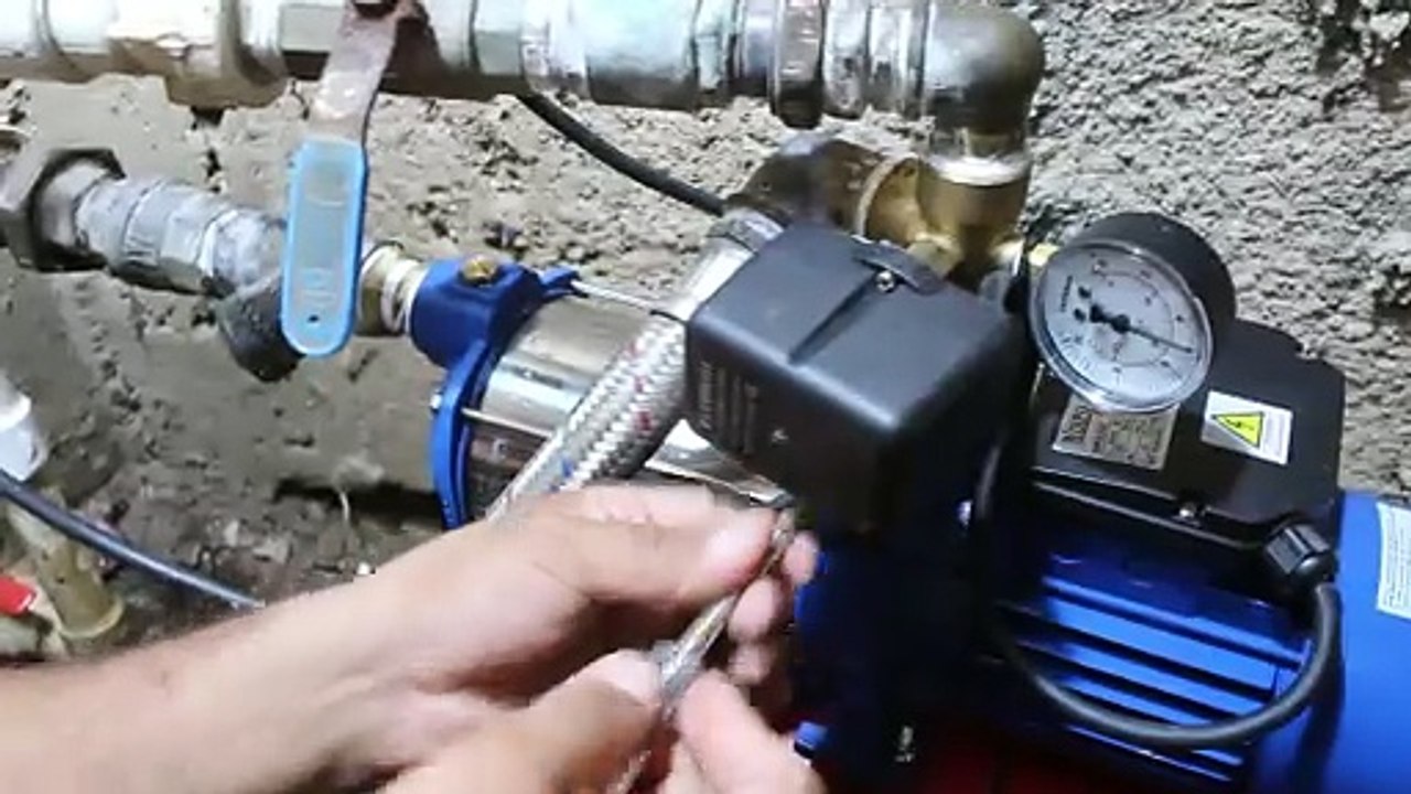 Hidrofora Bağlı 2 Boru Emiş ve Çıkış (Emiş Kırmızı Vana Altta Çıkış Mavi Vana Üstte Telefon Aşağıda