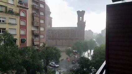 Fuertes lluvias caen sobre Barcelona