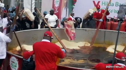 Nigeria, la pentola di riso jollof più grande del mondo
