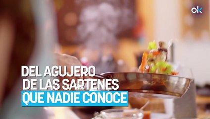 Ni para colgarla ni para limpiarla: el verdadero uso del agujero de las sartenes que nadie conoce