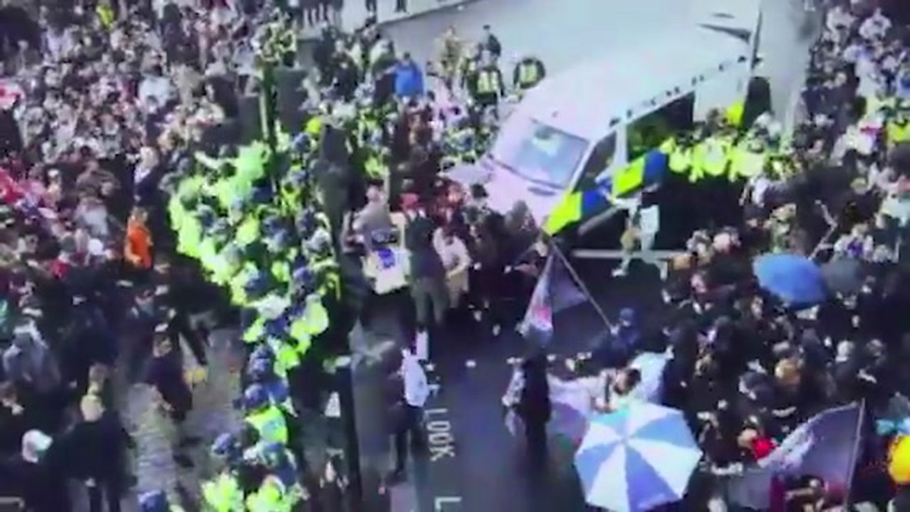 Met-police-say-a-number-of-officers-have-been-assaulted-in-central-london