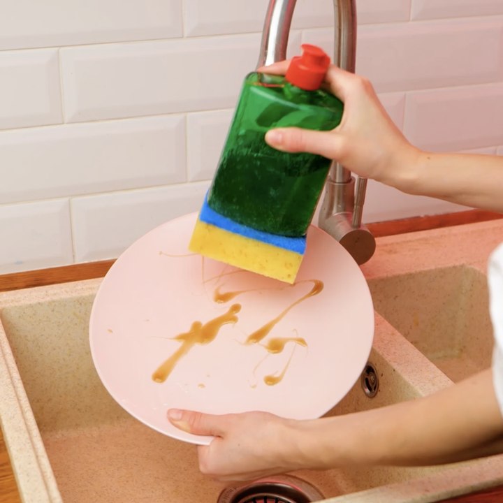 Trop paresseux pour faire le ménage ? Ces ASTUCES font le travail à votre place ! 🧽🧹