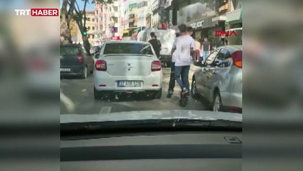 Çocukların scooter ile tehlikeli yolculuğu kamerada
