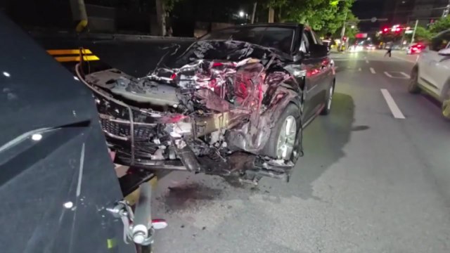 대전 가장동서 승용차-SUV 충돌...2명 병원 이송 / YTN