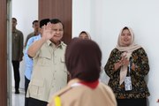 Momen Prabowo Rasakan Kamar Asrama dan Suasana Belajar Siswa Sekolah Rakyat