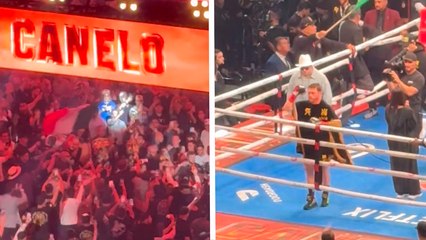 Canelo Álvarez hace su entrada acompañado por su equipo para enfrentar a Terence Crawford con todo y mariachi