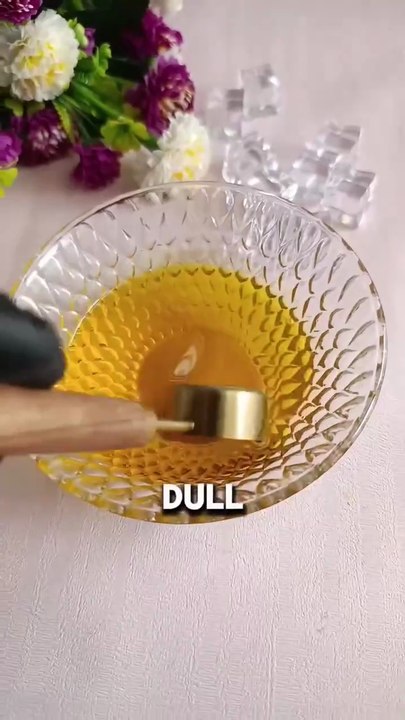 Glow Up with Vitamin C Oil! 💫🌟 Boost collagen production, brighten skin tone, and protect against environmental stressors with this powerful antioxidant-rich oil. Perfect for face and body! 💆‍♀️"