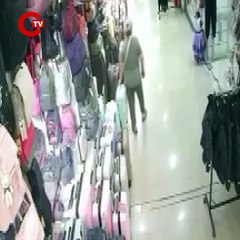 Avcılar'da apartman girişlerindeki diafonları çalıp kaçan şüpheli kamerada