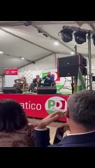 Festa dell'Unità, scontro su sicurezza e Askatasuna: Zangrillo lascia tra fischi e urla