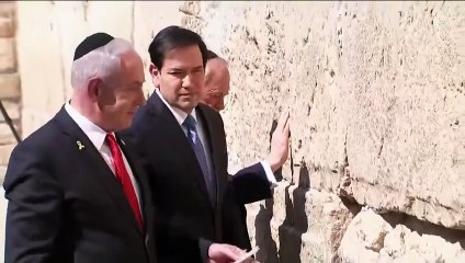 Marco Rubio, US Secretary of State, insals the kiba and stands with Netanyahu at the Al-Buraq Wall in Jerusalem