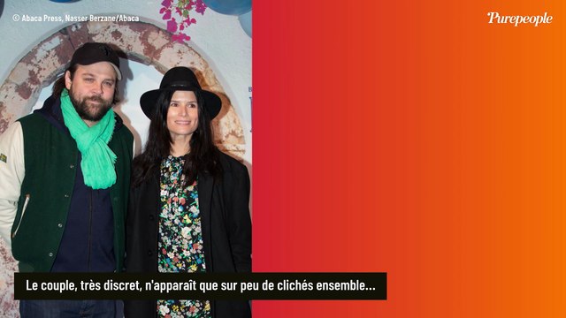 Arthur, fils de Gérard Jugnot, partage la vie d'une célèbre actrice de séries à succès : une rare image d'eux ensemble partagée