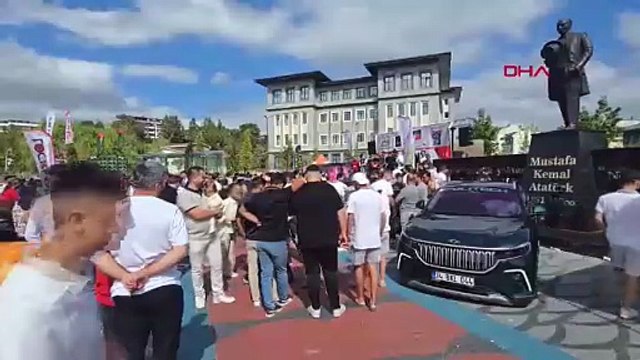 İstanbul - Çekmeköy'de modifiye araç tutkunları bir araya geldi