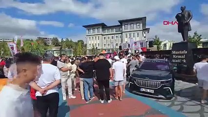 İstanbul - Çekmeköy'de modifiye araç tutkunları bir araya geldi