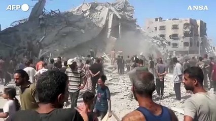 Gaza City, l'Esercito israeliano abbatte anche la torre Al-Kawthar