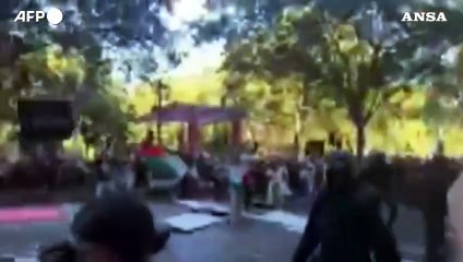 Vuelta, scontri e cariche alla protesta pro-Palestina a Madrid