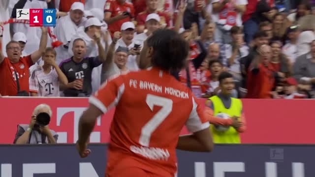 Gnabry nets stunner as Bayern thrash Hamburg