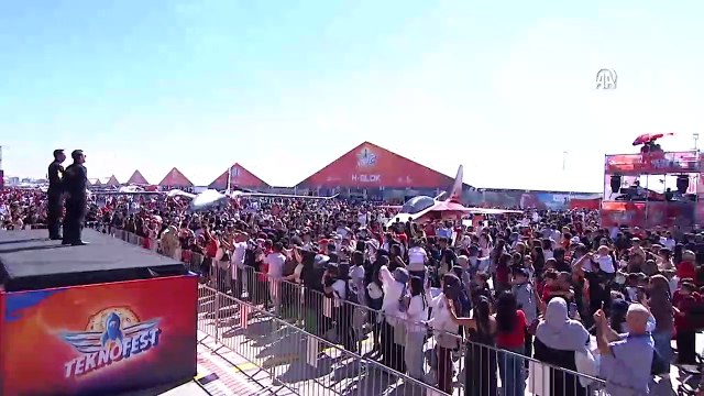 TEKNOFEST İstanbul’da Solotürk’ten nefes kesen gösteri