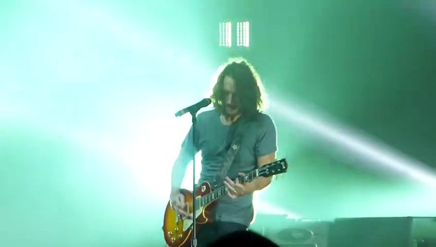 Soundgarden Slaves & Bulldozers (Snippet) Live in Detroit, Fox Theatre 5/17/2017 (2017 North American Tour, Final Performance with Chris Cornell)