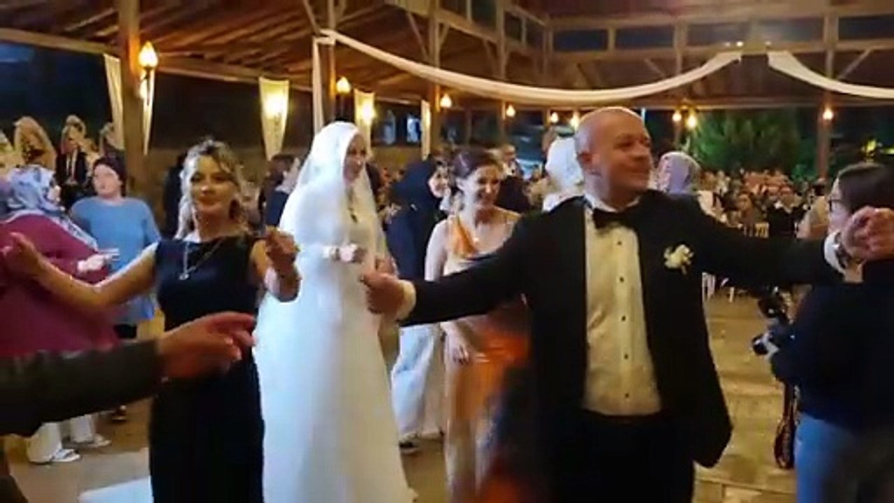 Rukiye ve Onur çifti dünyaevine girdi