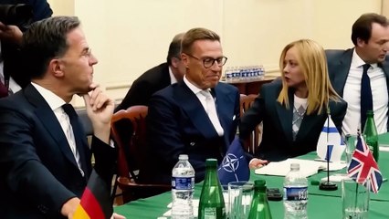 Почему Зеленскому не поможет никто_ — Документальный спецпроект