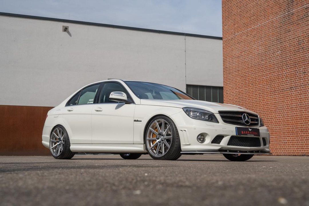 Mercedes C 63 AMG (W204) mit Barracuda Project 2.0 Felgen & KW V3 Gewindefahrwerk veredelt