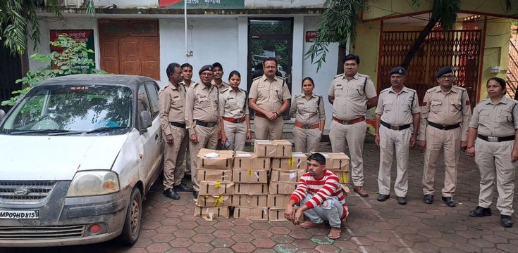 कार से शराब की तस्करी, 21 पेटी शराब जब्त