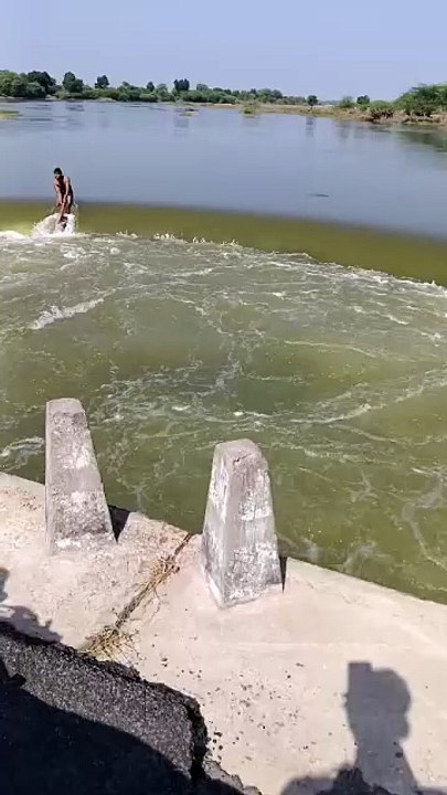 कार दुर्घटना में चार जनों की मौत के बाद अंतिम संस्कार में शामिल सात लोग खारी नदी में डूबे,  दो की मौत