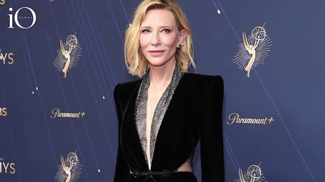 Cate Blanchett agli Emmy 2025: il look è un purissimo omaggio a Giorgio Armani