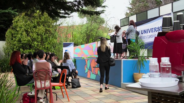 Neighbours deutsche UT - 9090 (07.08)