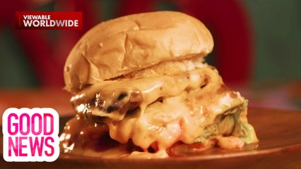 Mura na, masarap pa! 'Yan ang giant burger ng Quiapo! | Good News