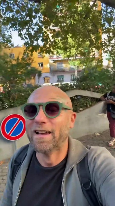 Calcio Napoli, Marco Cannata - Venditori di calzini. Reddito. Vesuvio.  (15.09.25)