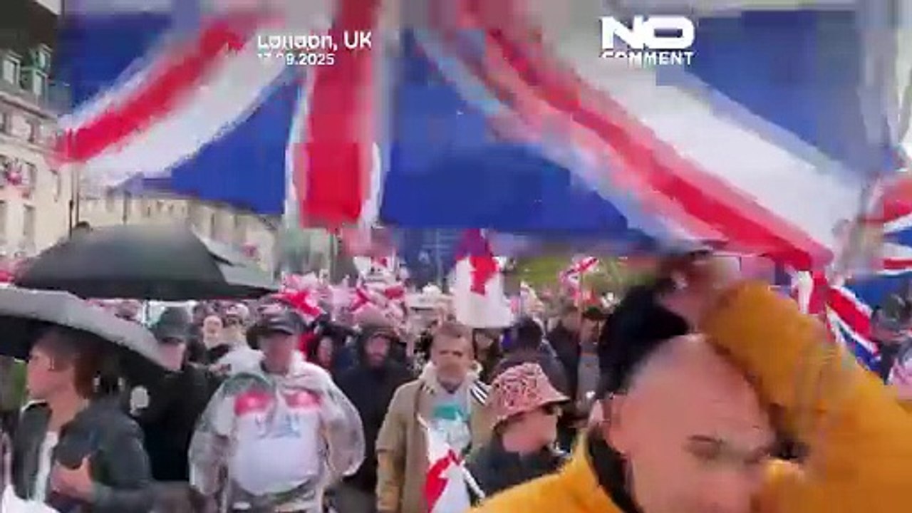 Tommy Robinson Kundgebung in London zieht 110.000 an und endet in Zusammenstößen