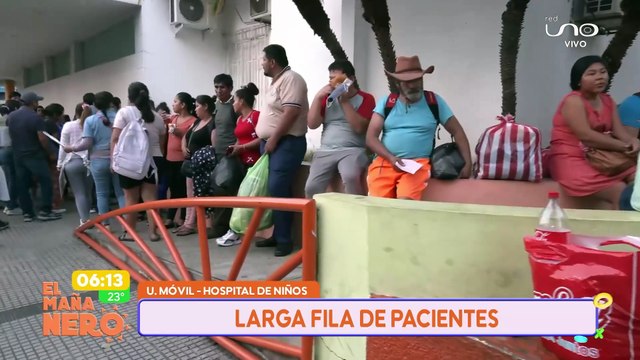 LARGA FILA DE PERSONAS ANTE EL ANUNCIO DE UN PARO EN EL HOSPITAL DE NIÑOS