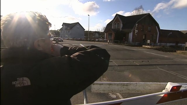 Morgens Jørgensen kom forbi Henry Rasmussen i Skørping og som er nabo til jernbanen | Mogens og Peter By Night | 2011 | TV2 NORD