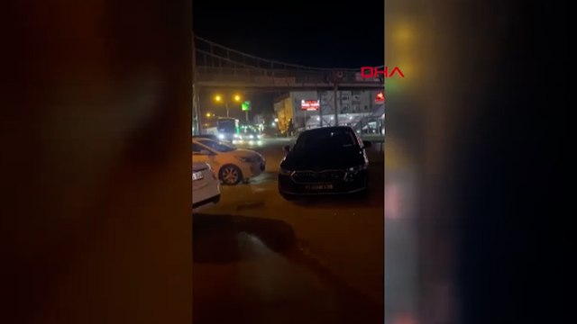 Belediye başkanının makam aracına, otomobil çarptı;kaza kamerada