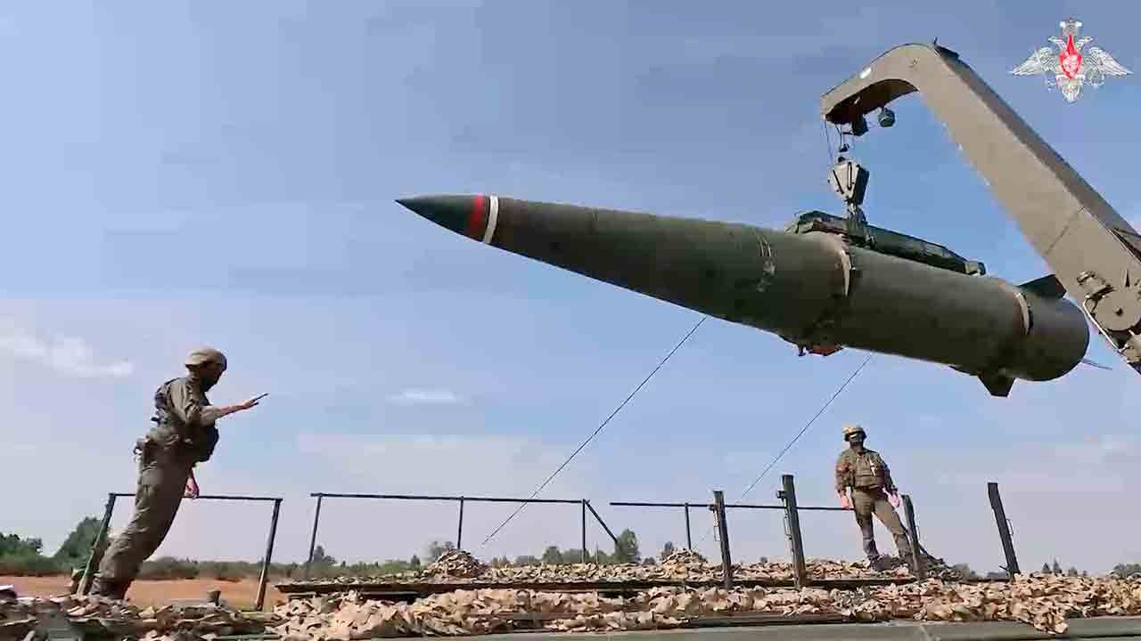 ロシアが軍事力を誇示：イスカンデルMが「ザーパド2025」演習で発射訓練！
