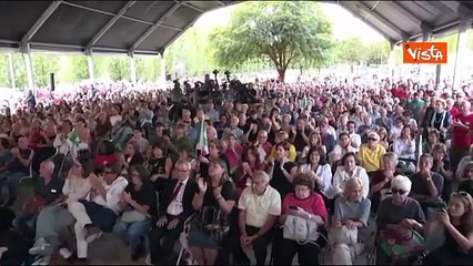 Schlein  legge alla festa dell'Unità di Reggio Emilia un testo da 'Blues in sedici' di Stefano Benni